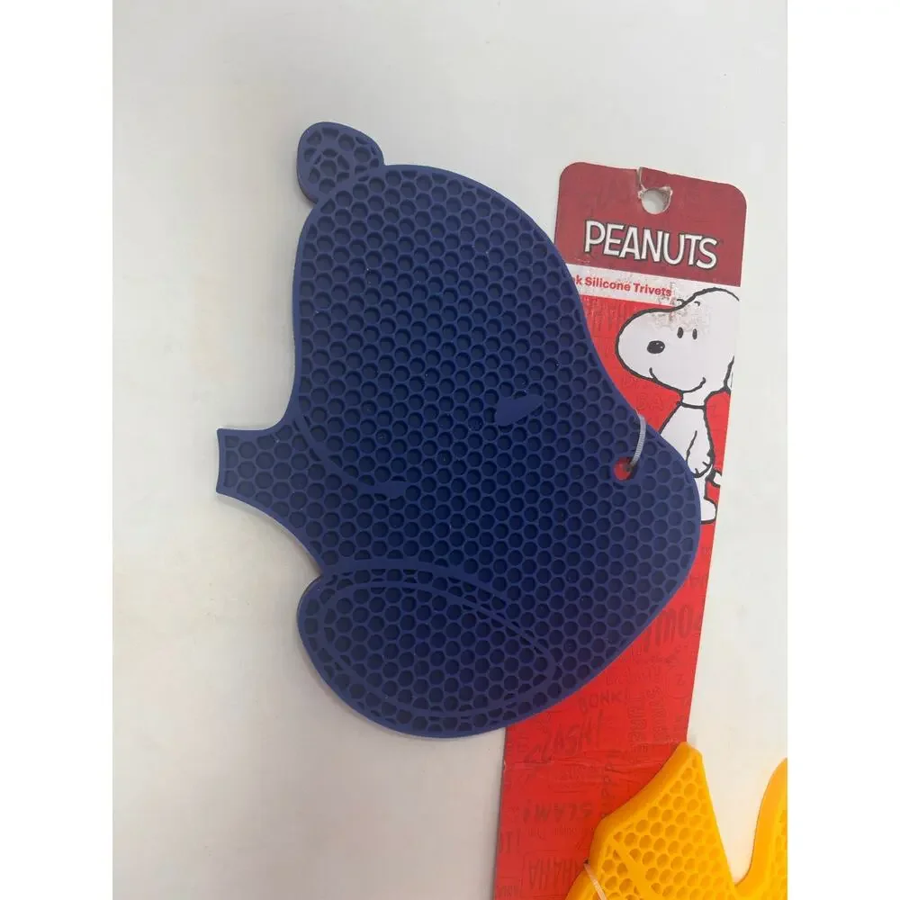 Peanuts Worldwide LLC Blue Snoopy and Yellow Woodstock 2‎ pk Silicone Trivets